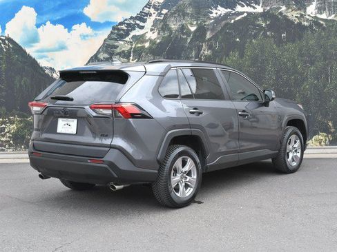 Used 2022 Toyota RAV4 XLE w/ Convenience Package FWD image 3