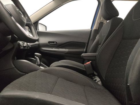 Used 2021 Nissan Kicks S FWD image 17