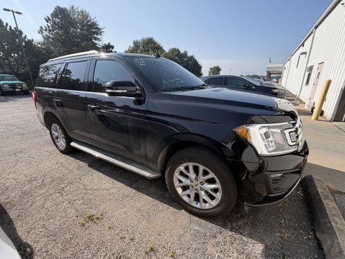 Used 2021 Ford Expedition XLT AWD/4WD image 16