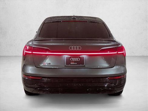 Used 2024 Audi Q8 e-tron Premium Plus image 7