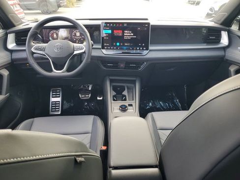 New 2026 Volkswagen Tiguan SE R-Line FWD image 13
