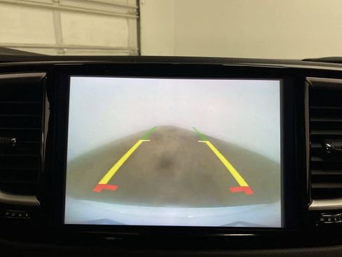 Used 2024 Chrysler Pacifica Touring-L image 25