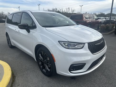 New 2026 Chrysler Pacifica Select FWD image 4