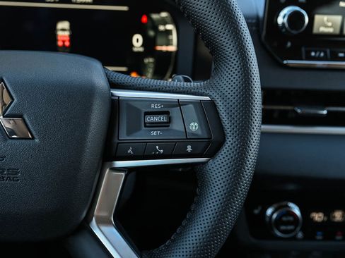 New 2025 Mitsubishi Outlander SEL image 22