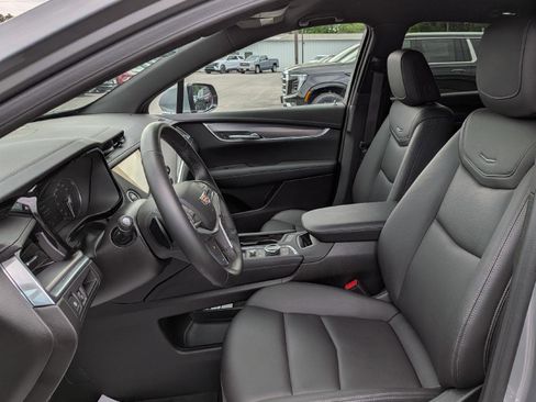 Used 2025 Cadillac XT5 Luxury AWD/4WD image 11