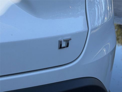 Used 2025 Chevrolet Trax LT image 9