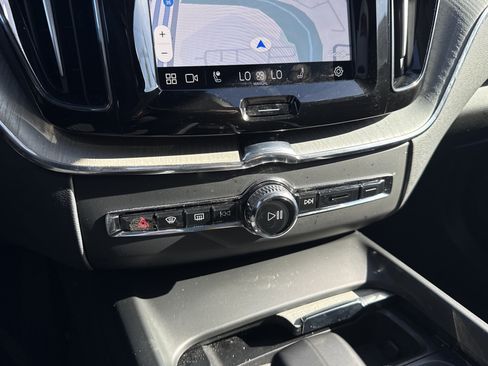 Used 2025 Volvo XC60 B5 Plus image 29