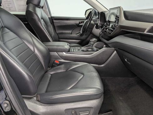 Used 2021 Toyota Highlander XLE AWD/4WD image 43