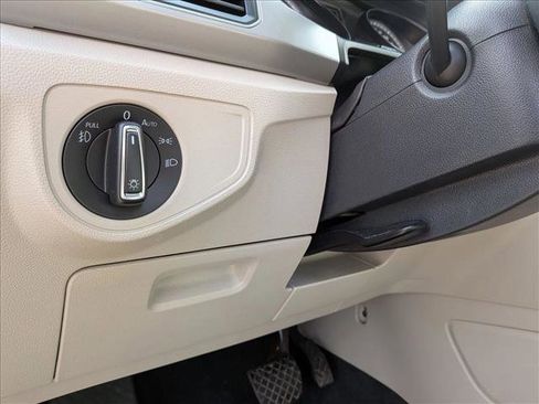 Used 2019 Volkswagen Atlas SE w/ Towing Package image 16