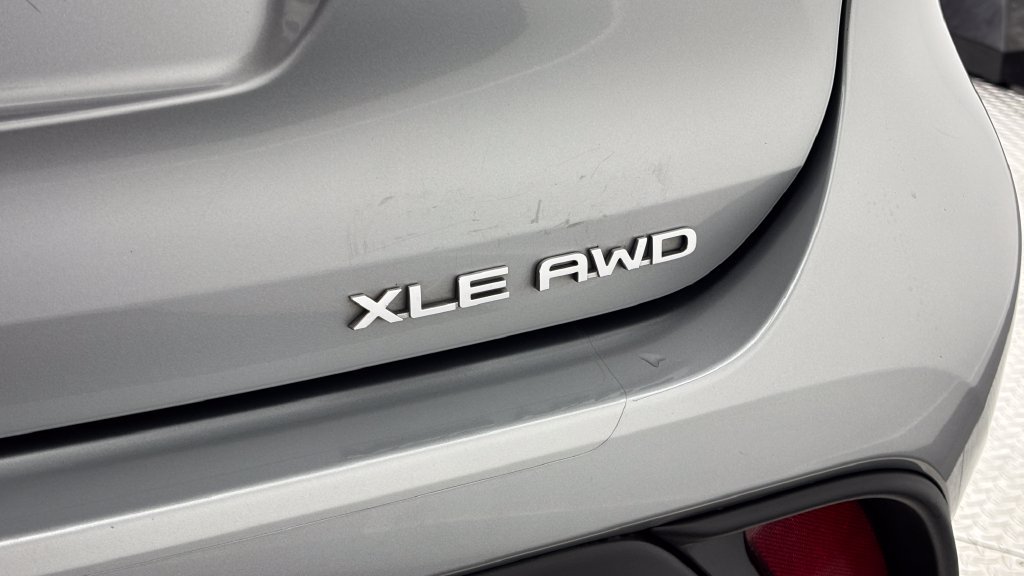 Certified 2021 Toyota Highlander XLE AWD/4WD image 9