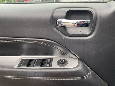 Used 2016 Jeep Compass Latitude FWD image 25