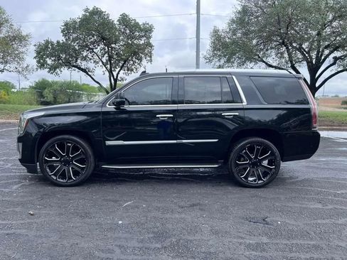 Used 2020 Cadillac Escalade Luxury image 3