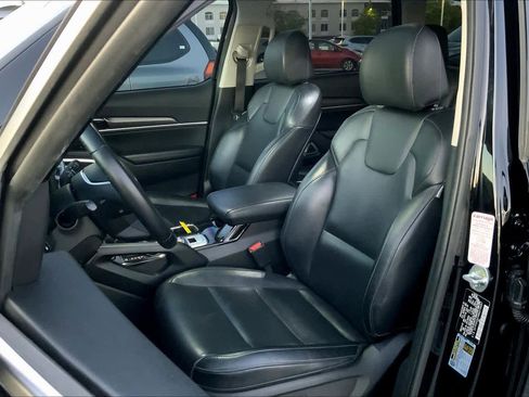 Used 2022 Kia Telluride S image 8