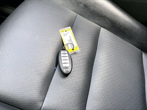 Used 2021 Nissan Rogue SV w/ Premium Package FWD image 14