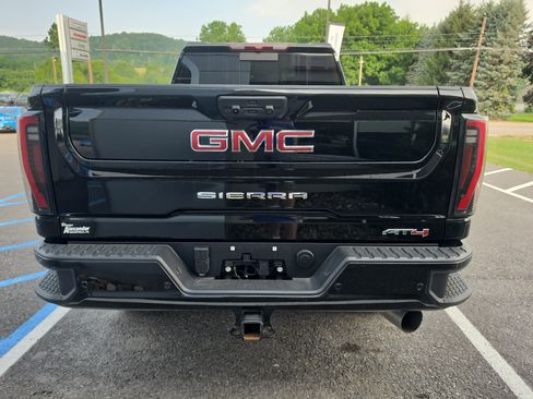 Used 2026 GMC Sierra 2500 AT4 AWD/4WD image 4