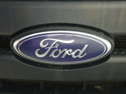 Used 2015 Ford F250 XL w/ Power Equipment Group AWD/4WD image 17