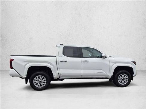 Used 2025 Toyota Tacoma SR5 AWD/4WD image 4