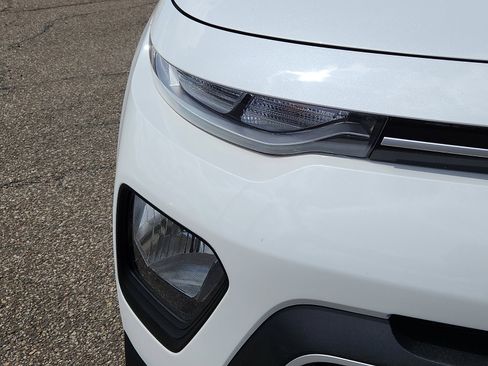 Used 2020 Kia Soul S FWD image 9