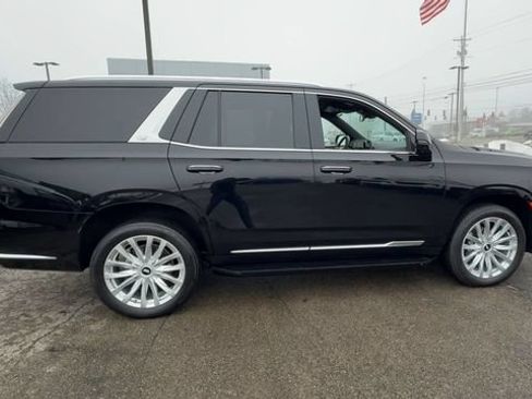 Used 2022 Cadillac Escalade Luxury AWD/4WD image 9