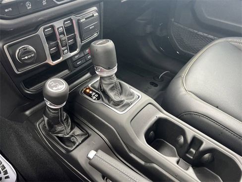 New 2025 Jeep Gladiator Sport w/ Premium Package image 16