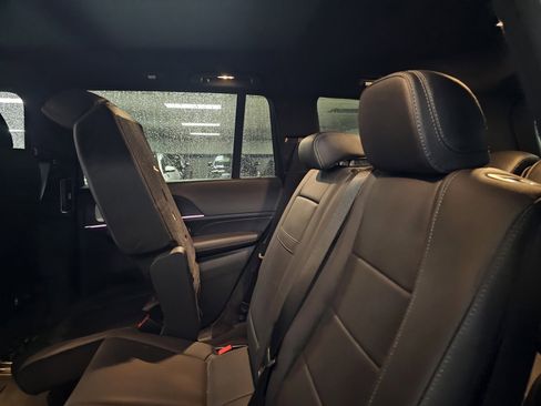 Certified 2025 Mercedes-Benz GLS 450 4MATIC image 8