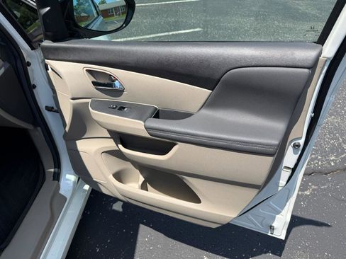 Used 2014 Honda Odyssey Touring Elite image 27