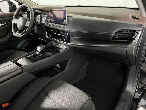 Used 2023 Nissan Rogue SV image 24