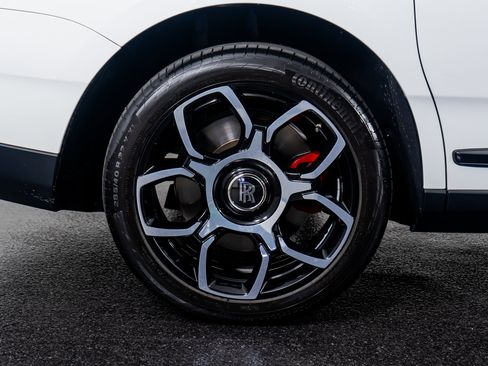 Used 2023 Rolls-Royce Cullinan Black Badge image 8