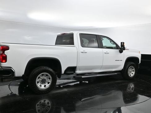 Used 2023 Chevrolet Silverado 2500 LT w/ Convenience Package image 7