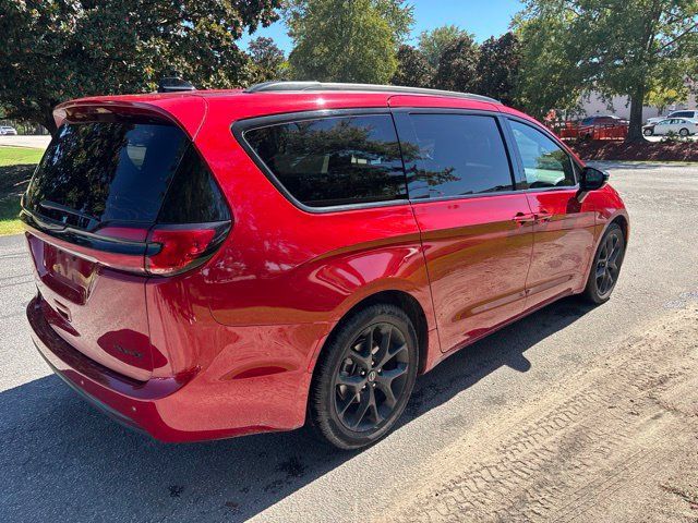 Used 2025 Chrysler Pacifica Limited FWD image 11