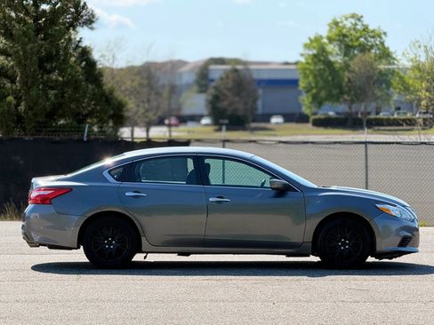 Used 2017 Nissan Altima 2.5 S w/ Power Driver Seat Package image 7