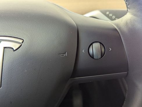 Used 2023 Tesla Model Y Long Range image 37