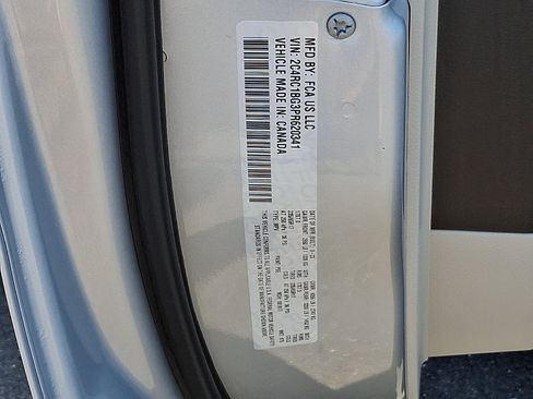 Certified 2023 Chrysler Pacifica Touring-L FWD image 29