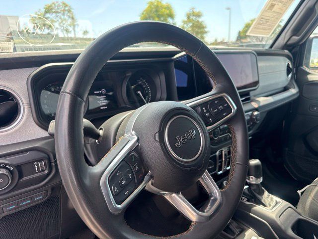 Used 2024 Jeep Wrangler Unlimited Sahara AWD/4WD image 10