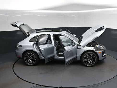 Used 2023 Porsche Macan AWD/4WD image 50