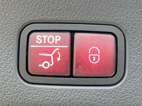 Certified 2025 Mercedes-Benz GLC 300 4MATIC image 11