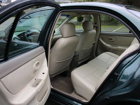 Used 1998 Oldsmobile Intrigue GL image 14