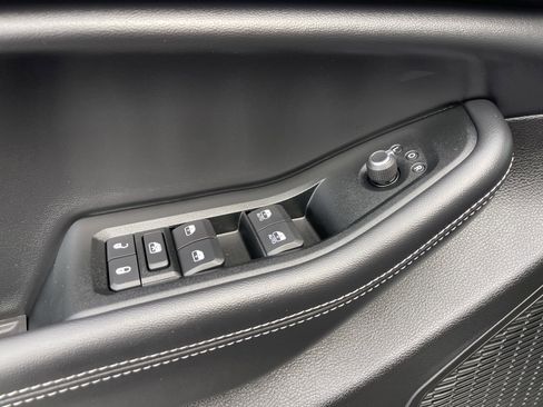 New 2025 Jeep Grand Cherokee Altitude image 18