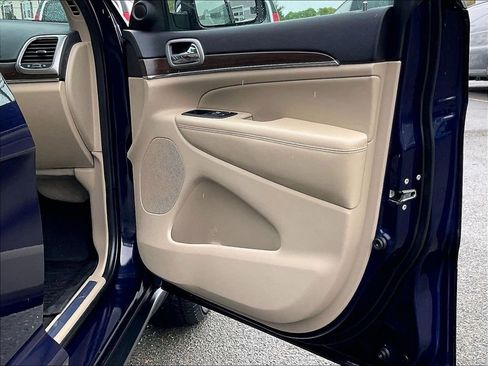 Used 2018 Jeep Grand Cherokee Limited AWD/4WD image 12