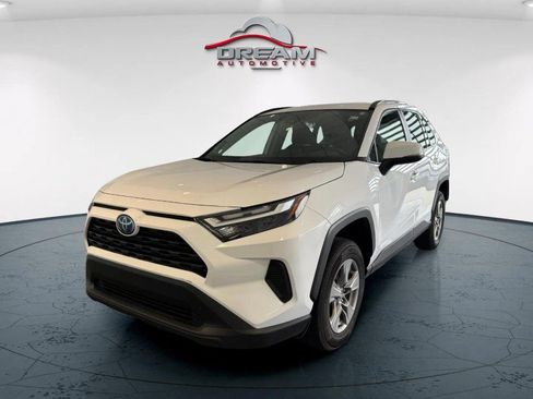 Used 2024 Toyota RAV4 XLE AWD/4WD image 4