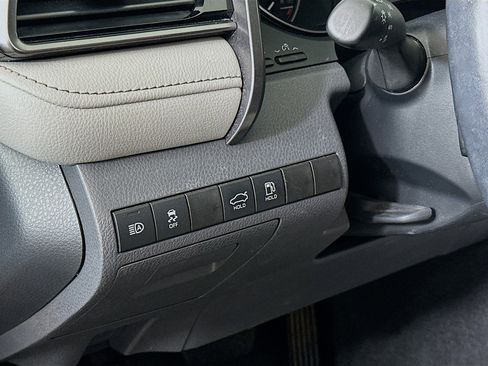 Used 2023 Toyota Camry SE image 16