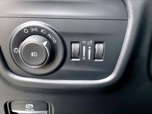 Used 2022 Jeep Grand Cherokee Summit image 36