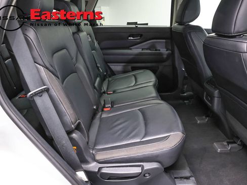 Used 2023 Nissan Pathfinder SL AWD/4WD image 22