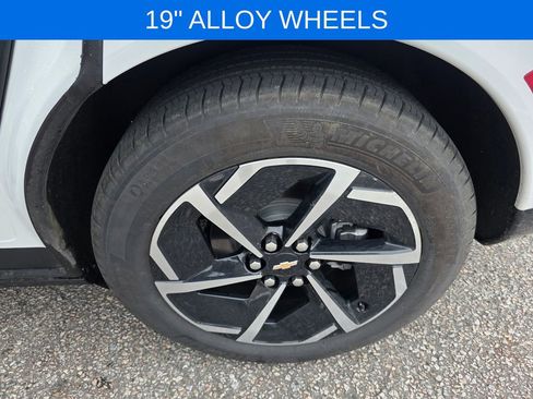 Certified 2025 Chevrolet Equinox EV LT image 32