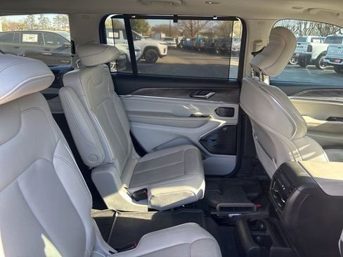 Used 2021 Jeep Grand Cherokee L Overland w/ Luxury Tech Group IV image 14