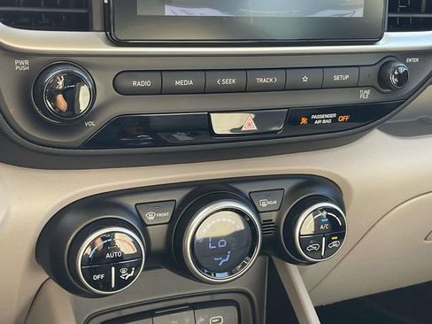 Certified 2025 Hyundai Venue SEL FWD image 29