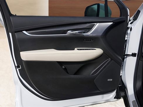 Certified 2023 Cadillac XT6 Sport w/ Technology Package image 26