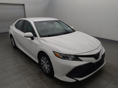 Used 2018 Toyota Camry FWD image 13