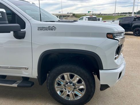 Used 2024 Chevrolet Silverado 3500 High Country AWD/4WD image 2