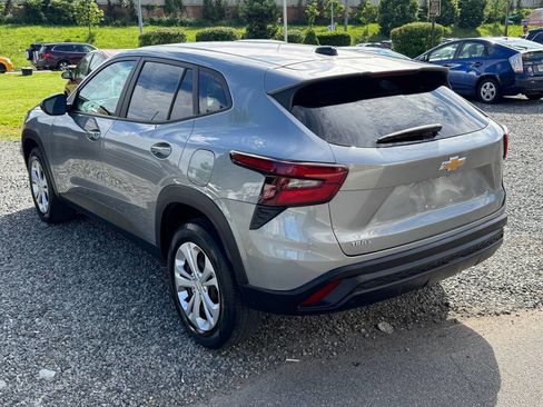 Used 2024 Chevrolet Trax LS w/ Driver Confidence Package FWD image 5